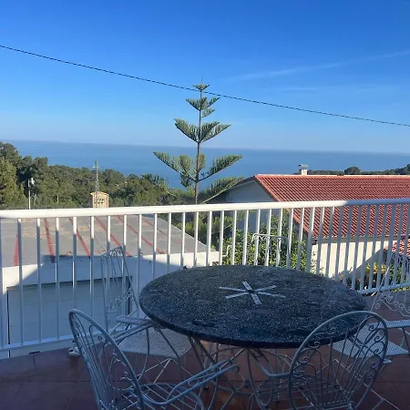 Ocean View House In The Heart Of Nature, 1000 M From The Dom wakacyjny Tossa de Mar